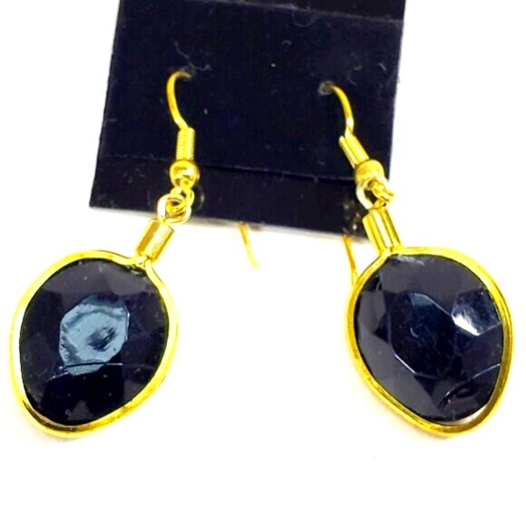 Elegant Green Gem 1.5" Drop Earrings – Gold Tone Oval Dangle Lightweight Jewelry - Picture 3 of 8